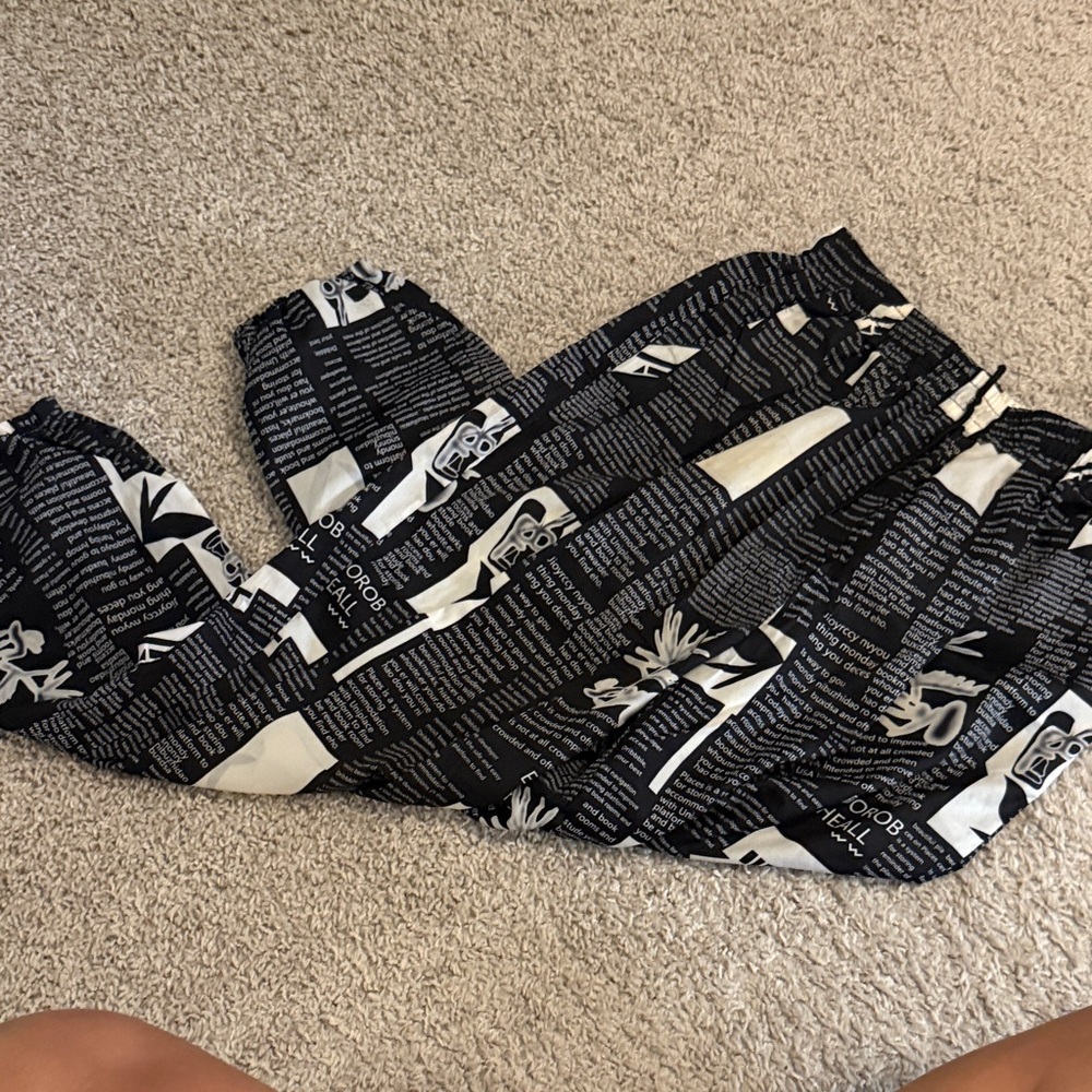 Source Unknown Black and White Graphic Joggers
